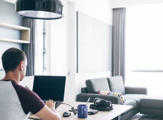 会社、ご自宅で受講できる